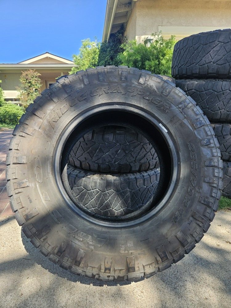Nitto Ridge Grappler Lt 285 70 17 Tires