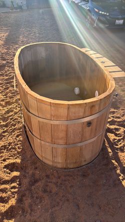 Wood outdoor tub