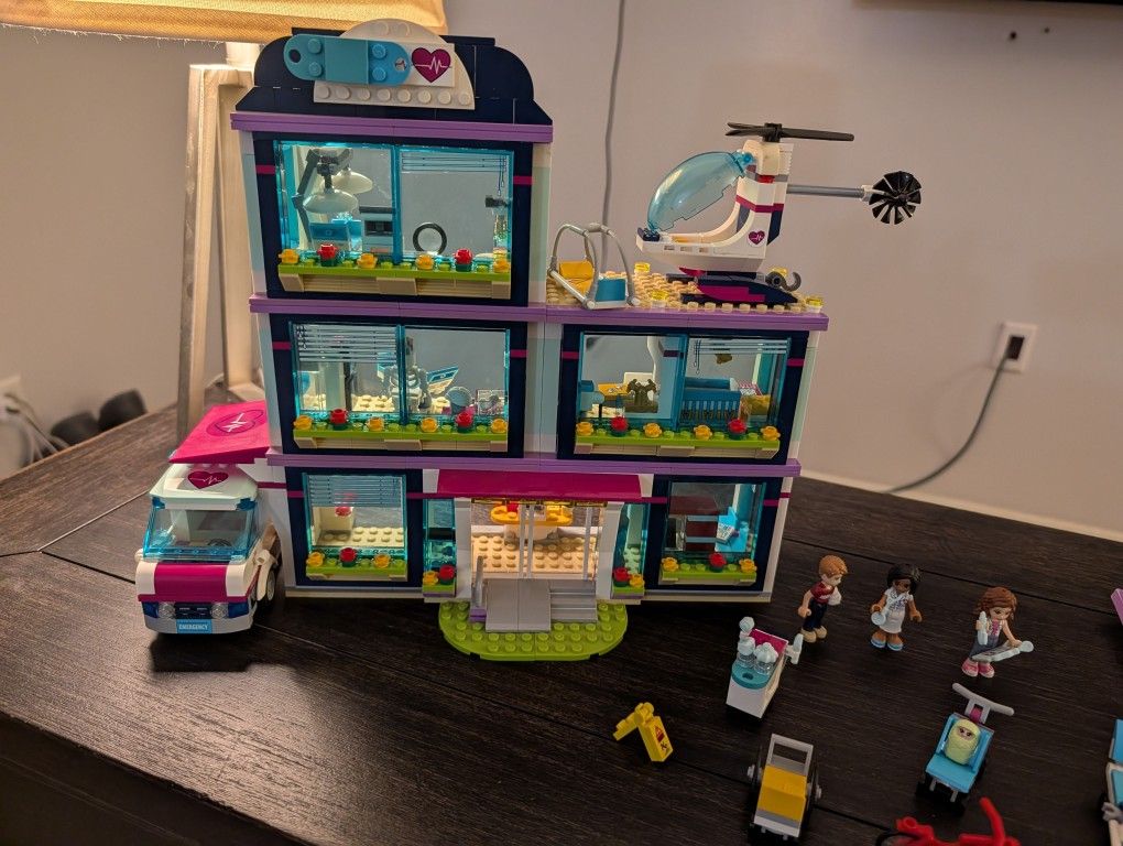 LEGO Friends Heartlake Hospital Set