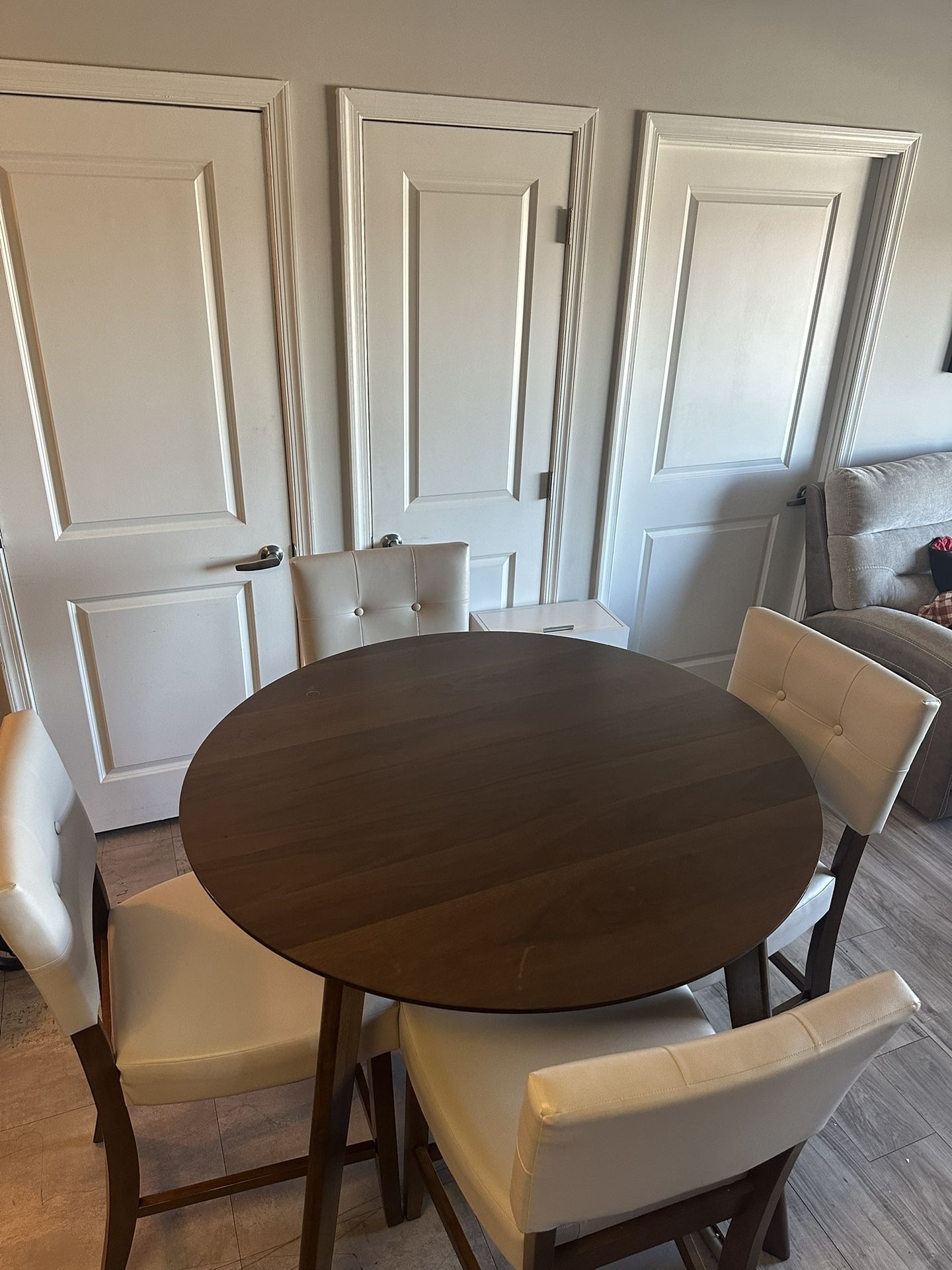 Dining Table + 4 Chairs