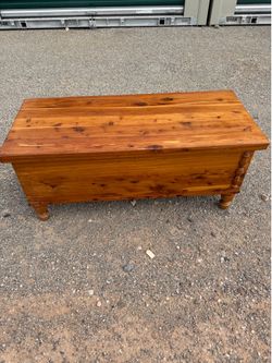 Solid Cedar Blanket Chest / Storage Trunk – Beautiful Wood Gra