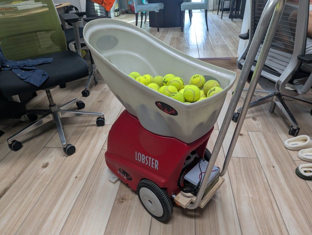Great Condition Lobster Elite Tennis Ball Machine
