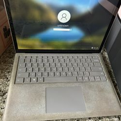 Microsoft Surface Laptop 2 With Charger 