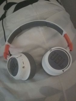 Jbl headset (negotiable)