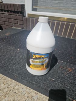 Leather cleaner/conditioner