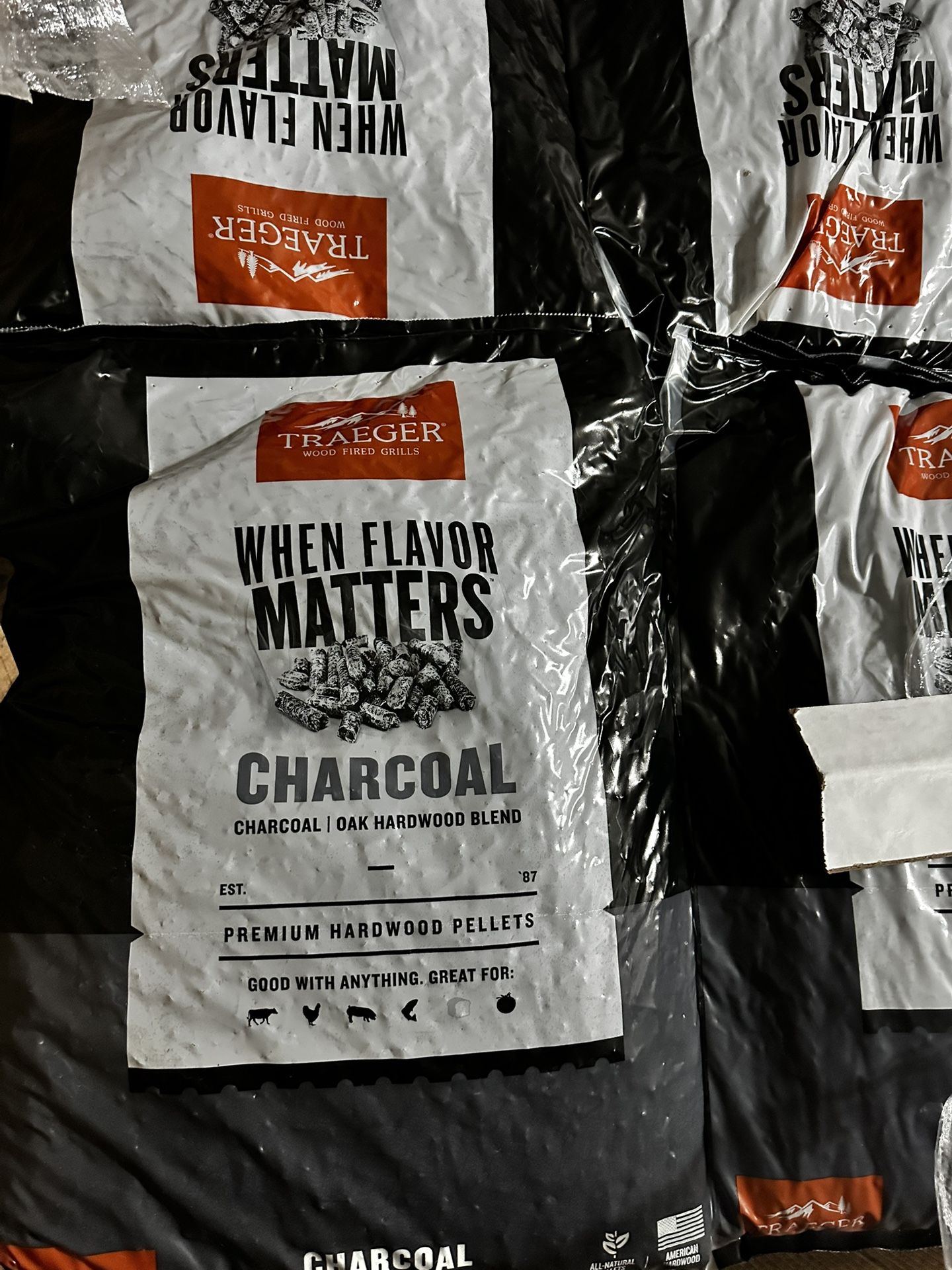 TRAEGER CHARCOAL CHARCOAL | OAK HARDWOOD BLEND PREMIUM HARDWOOD PELLETS