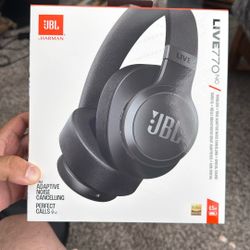JBL live770nc Headphones 