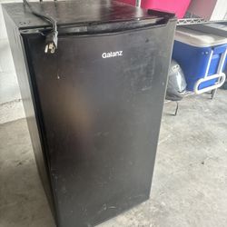 Mini Fridge 