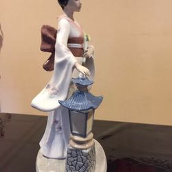 Geisha figurine