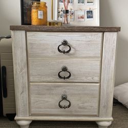 Willowton Nightstand 