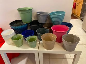 *$1 to $10* Resin & Plastic Planter Pots In Various Sizes - See All Pictures & Below🔻