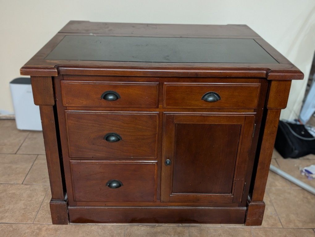 Kitchen Island (with stools included)