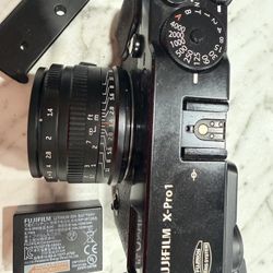 Fuji Fujifilm X Pro 1 Body & Manual 35mm  F1.4 Lens