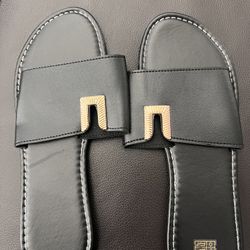 🖤 NEW Black Slide Sandals – Size 9