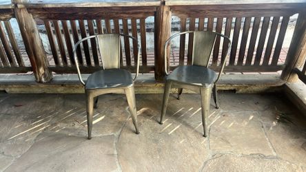 2 metals chairs