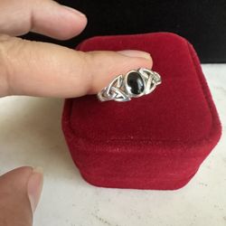 925 Sterling Silver Celtic Design Ring With Oval Black Onyx Center Stone , Size 6.75 , Marked 925 