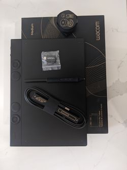 Wacom  Intuos Pro Medium Drawing Tablet w/ Wacom Pro Pen 3 (PTK670K0A)