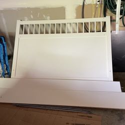 Queen Size Bed Frame-Free