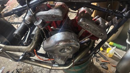 77 shovel head  motor kickstart or electric  sitting in a 99 fanboy frame with title