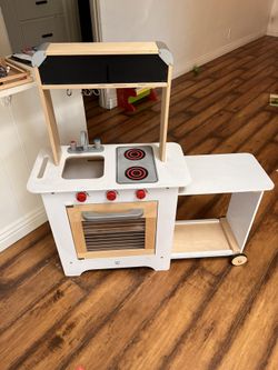 Hape Playfully Delicious Wooden play kitchen + Play Food