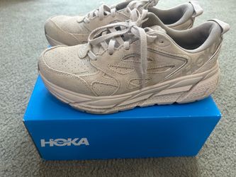 Hoka u Clifton l suede