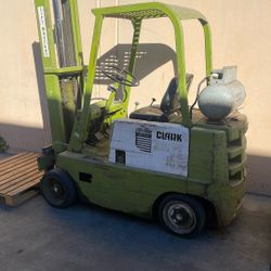 Clark Propane Forklift 3000 Lb Runs Good