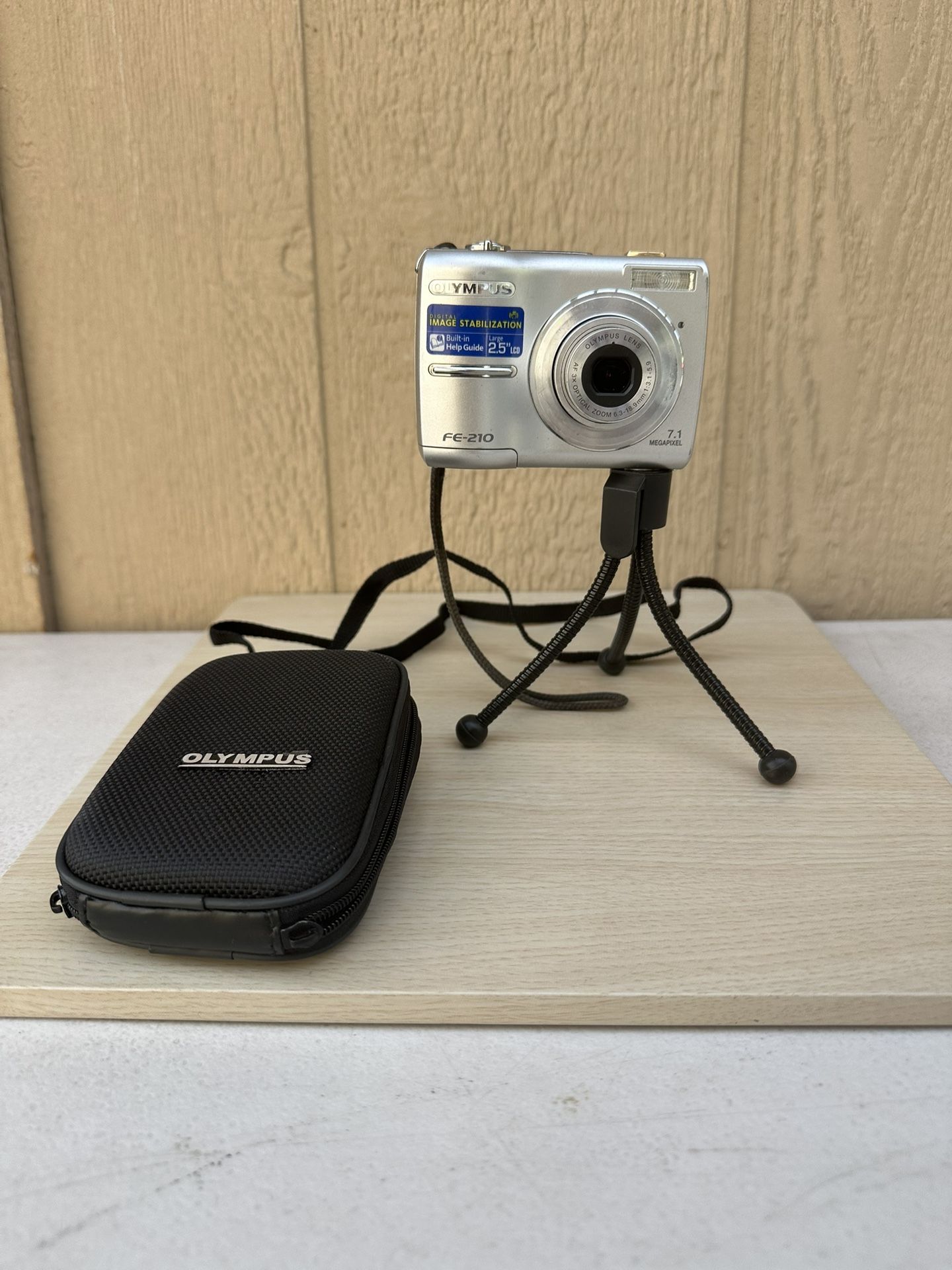 Olympus FE-210 7.1MP Compact Digital Camera Silver Olympus Carry Case Tested