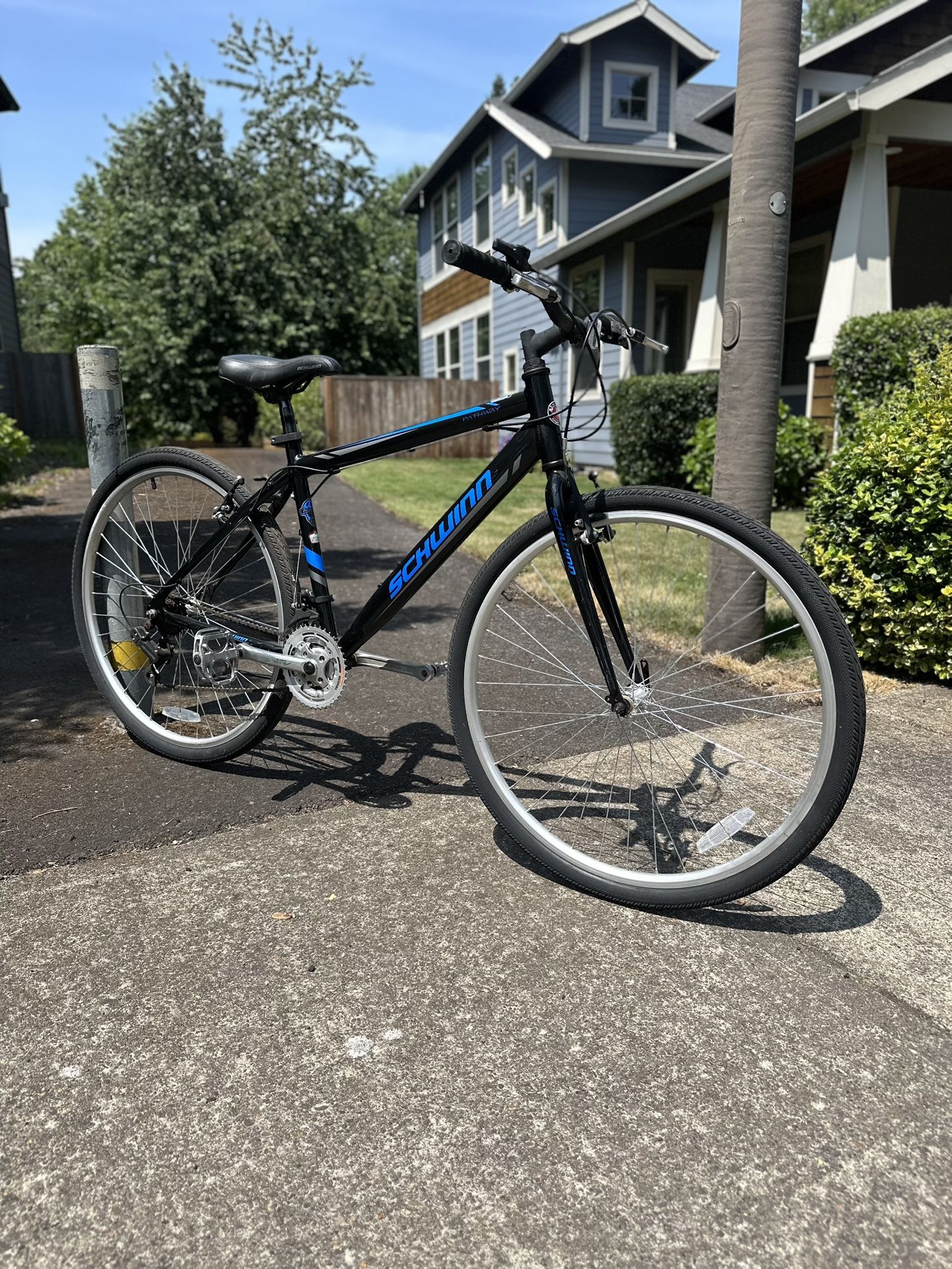 Men’s Hybrid Bike