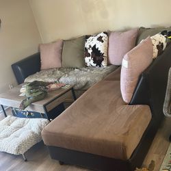 Sectional Sofa. (make me an Offer)