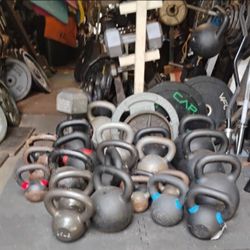 KETTLEBELLS  :  10s = $10 / 20s = $15  / 30s = $50 /44s = $70 // 45s = $70 / 62s = $100 / 70s = $100 / 97s = $140  / 100s = $150 / 100s=$150/ 124=$160