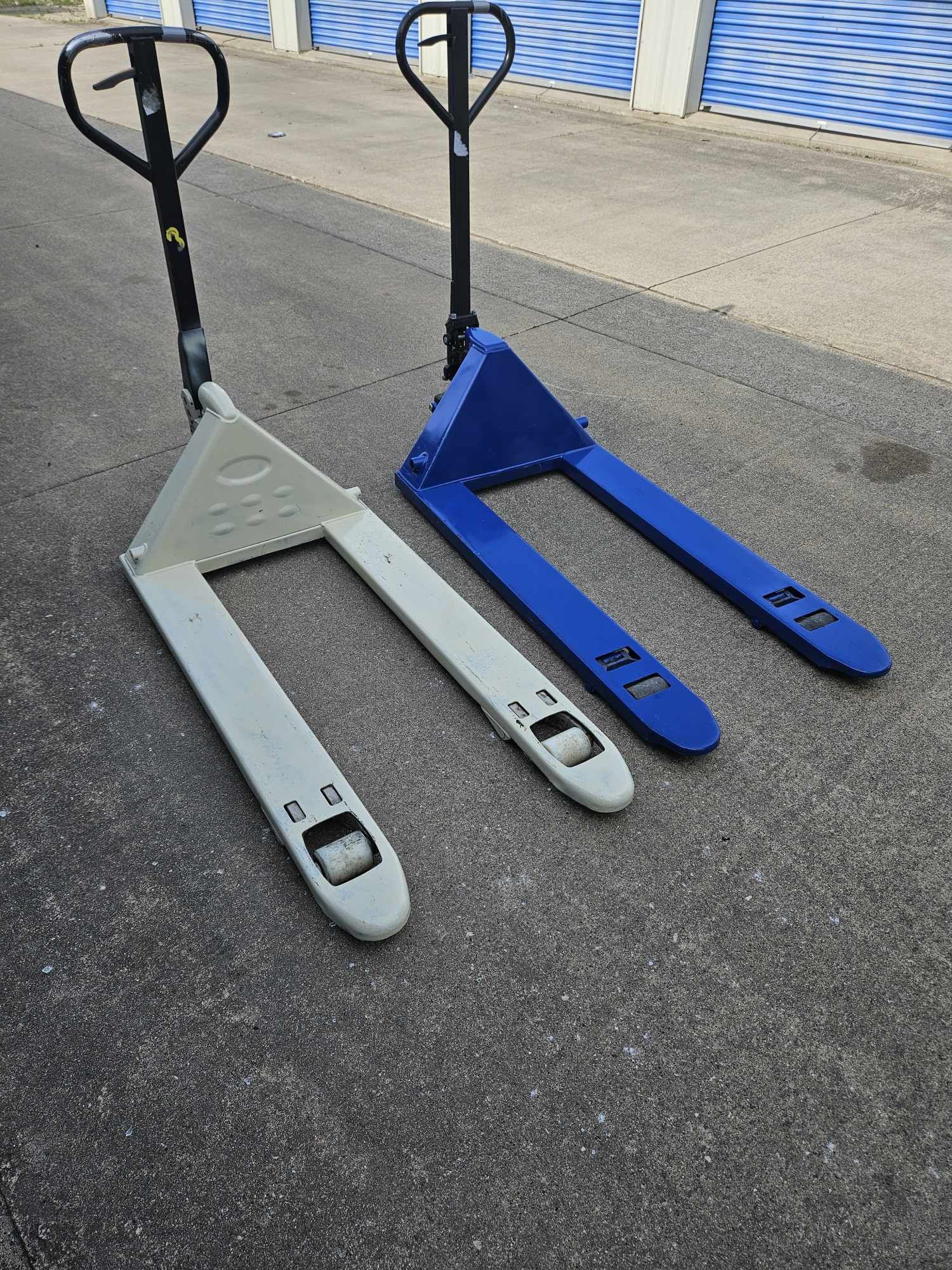 Pallet Jacks in Columbus, DELIVERY AVAILABLE