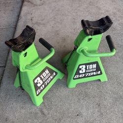 Ratcheting jackstands