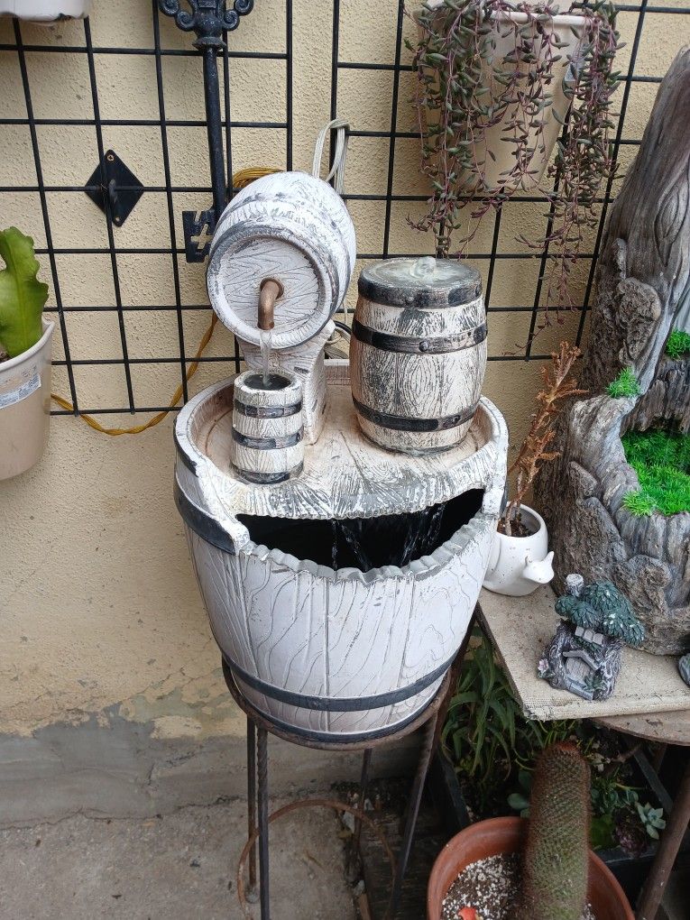 GOURGEUS Farm House Fountain Of Barrils And Buckets