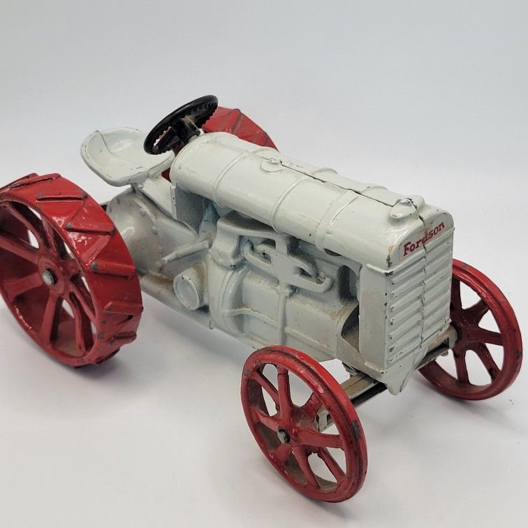 Vintage Fordson 1/16 Scale Ertl Diecast Toy Tractor Model Cast Iron 6" x 4"