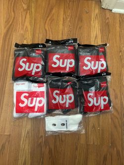 BRAND NEW!! Supreme socks 🔥 BLACK/WHITE