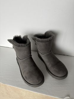 UGG BOOTIES SIZE 7