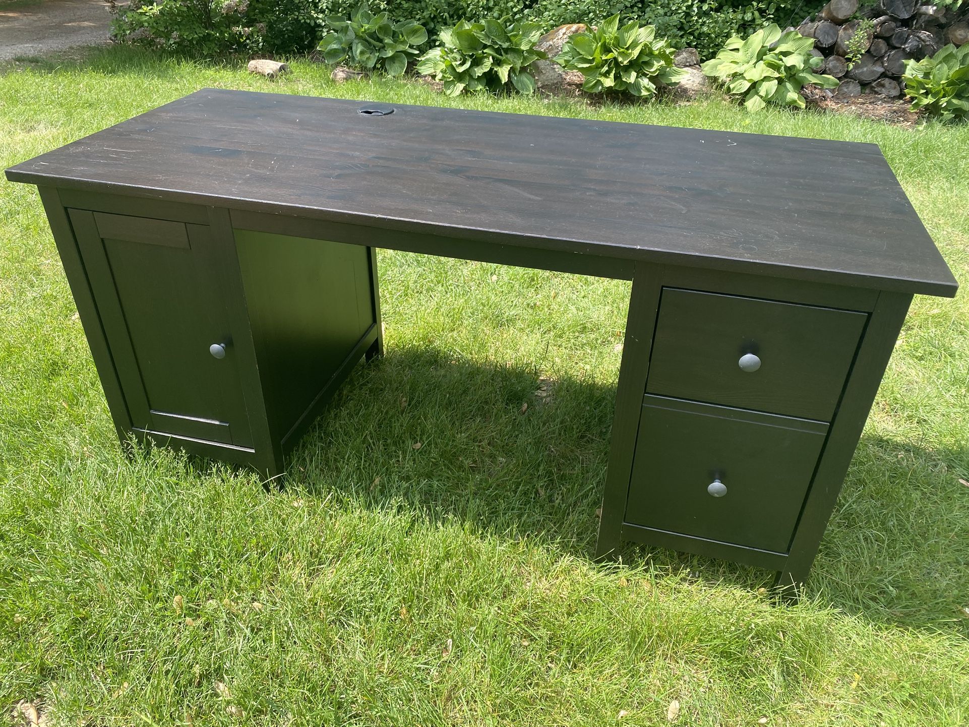 Black Desk