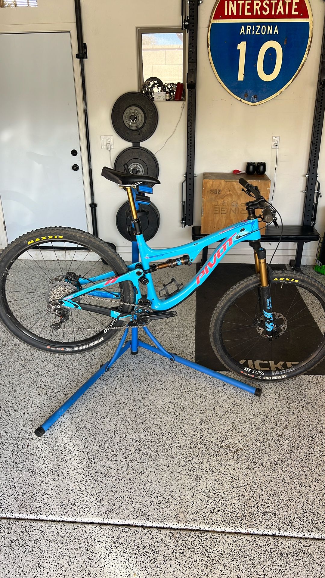 Pivot Switchblade 29”