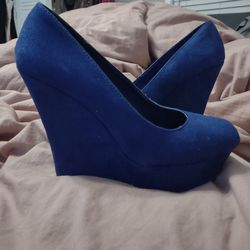 NEW! Royal Blue Suede Size 9 1/2 Wide Wedge Heels 