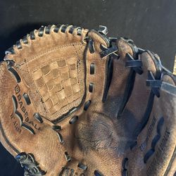 Wilson A2458 11 Inch Right Hand Throw RHT Baseball Glove Tan Black Flexback