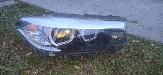 2019 BMW 530e Right Headlight