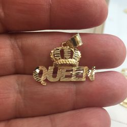 10 K Y GOLD QUEEN CHARM