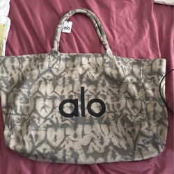 Alo Tote bag