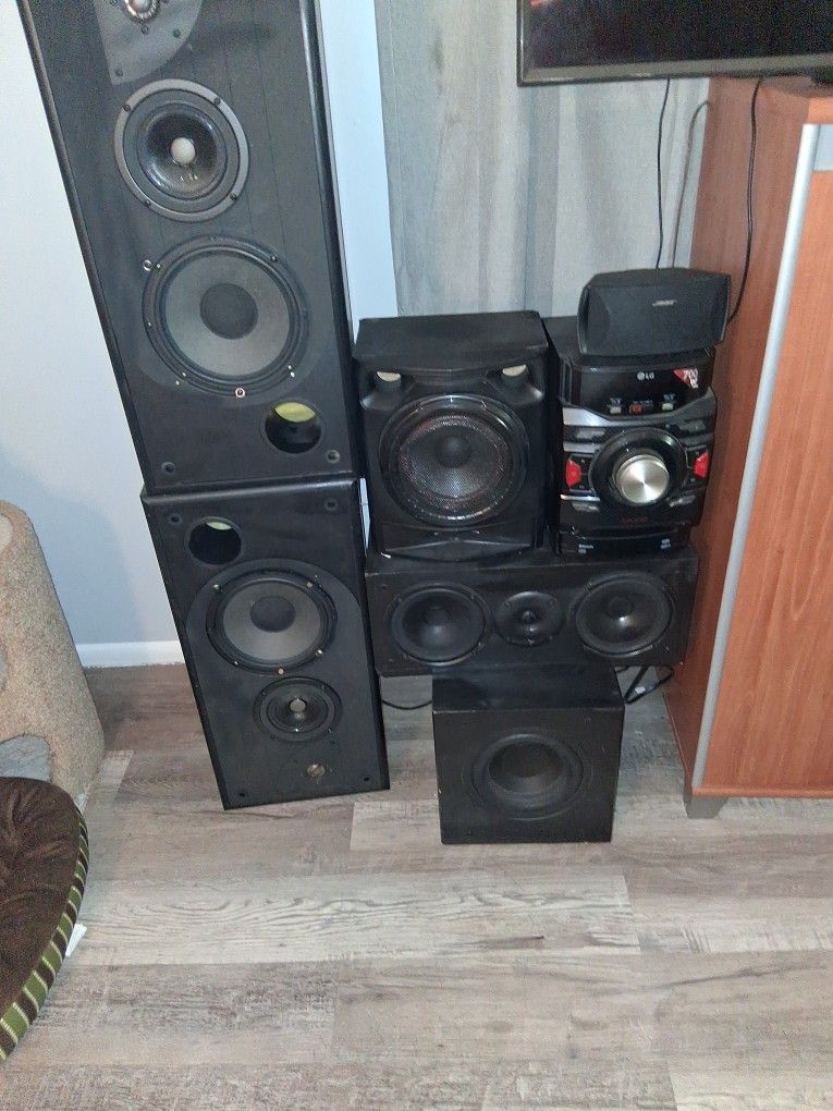 LG Bluetooth FM AM Stereo system Comes with remote