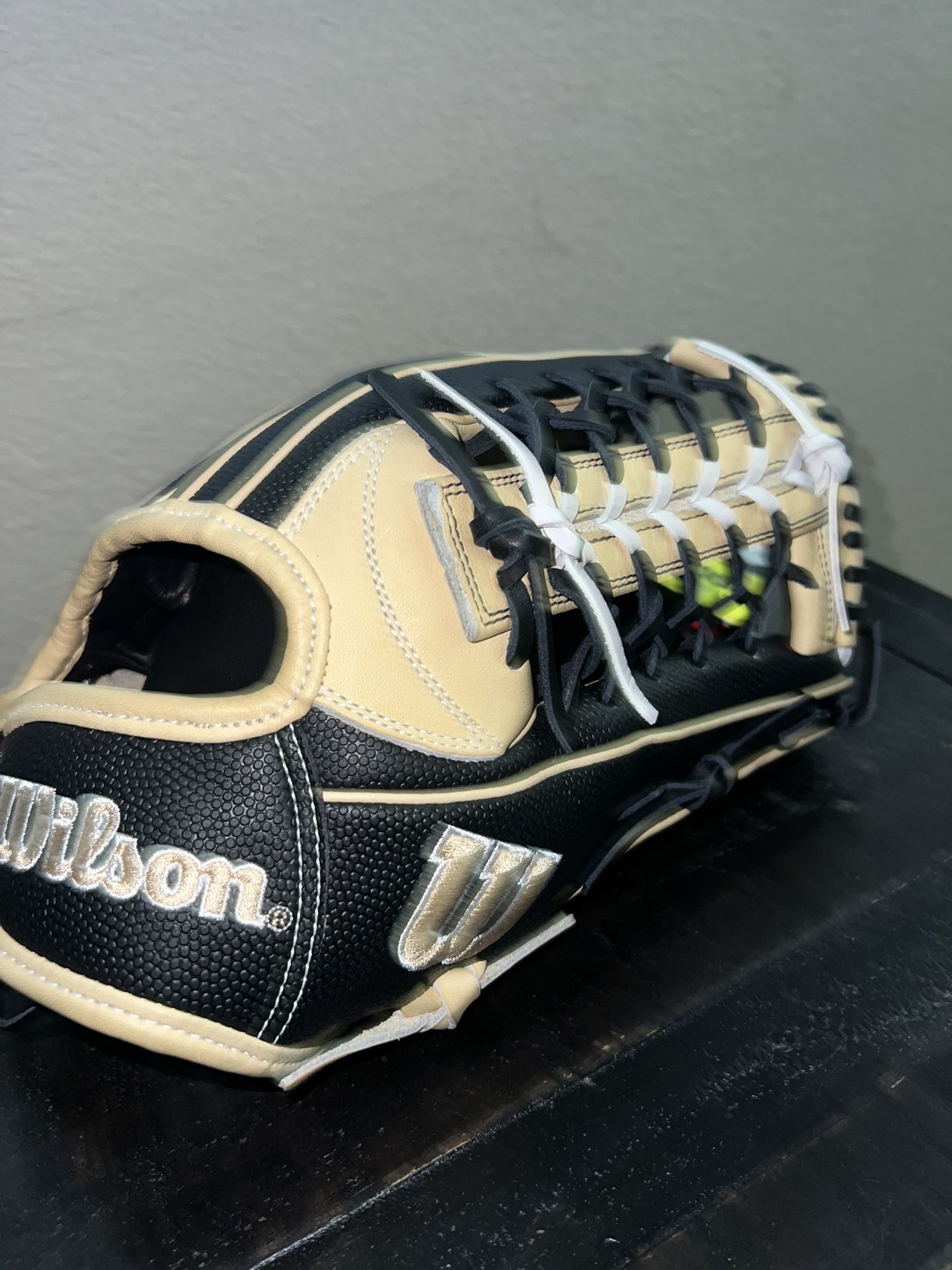 A2000 Wilson Fastpitch Outfielders Glove 12.5 in
