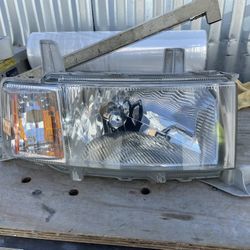 2004-2006 Scion XB Right Headlight 