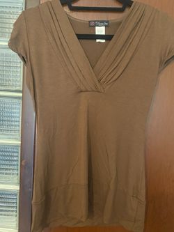 Brown Size Medium Cap Sleeved Vneck Shirt 