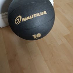 Nautilus 10lb Medicine Ball