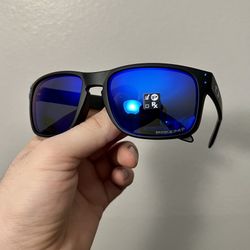 NEW Polarized Oakley Holbrook With Original Packaging