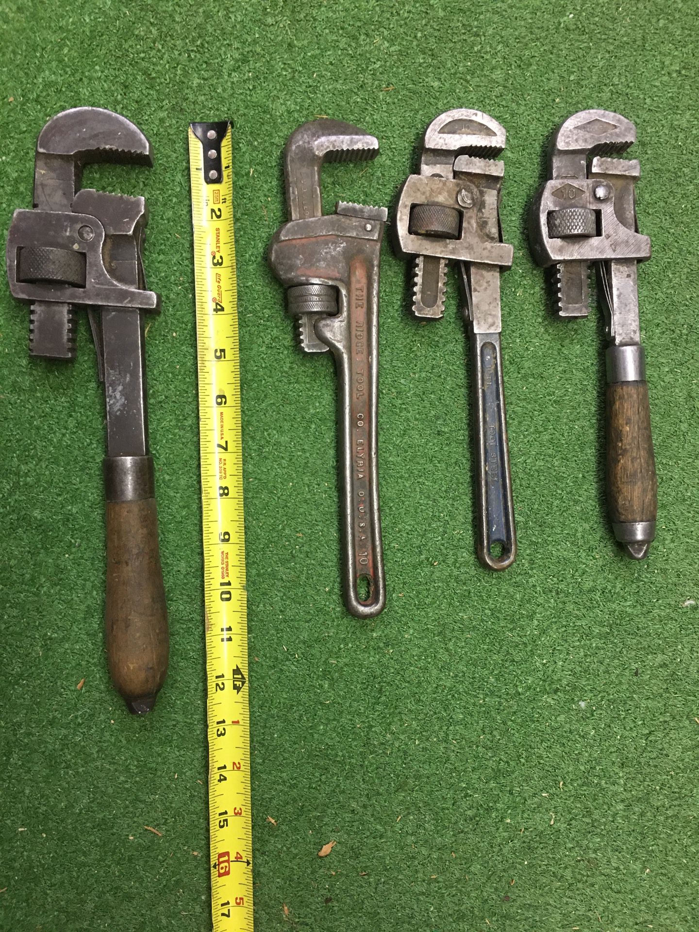 Four Adjustable Wrenches (Teeth)